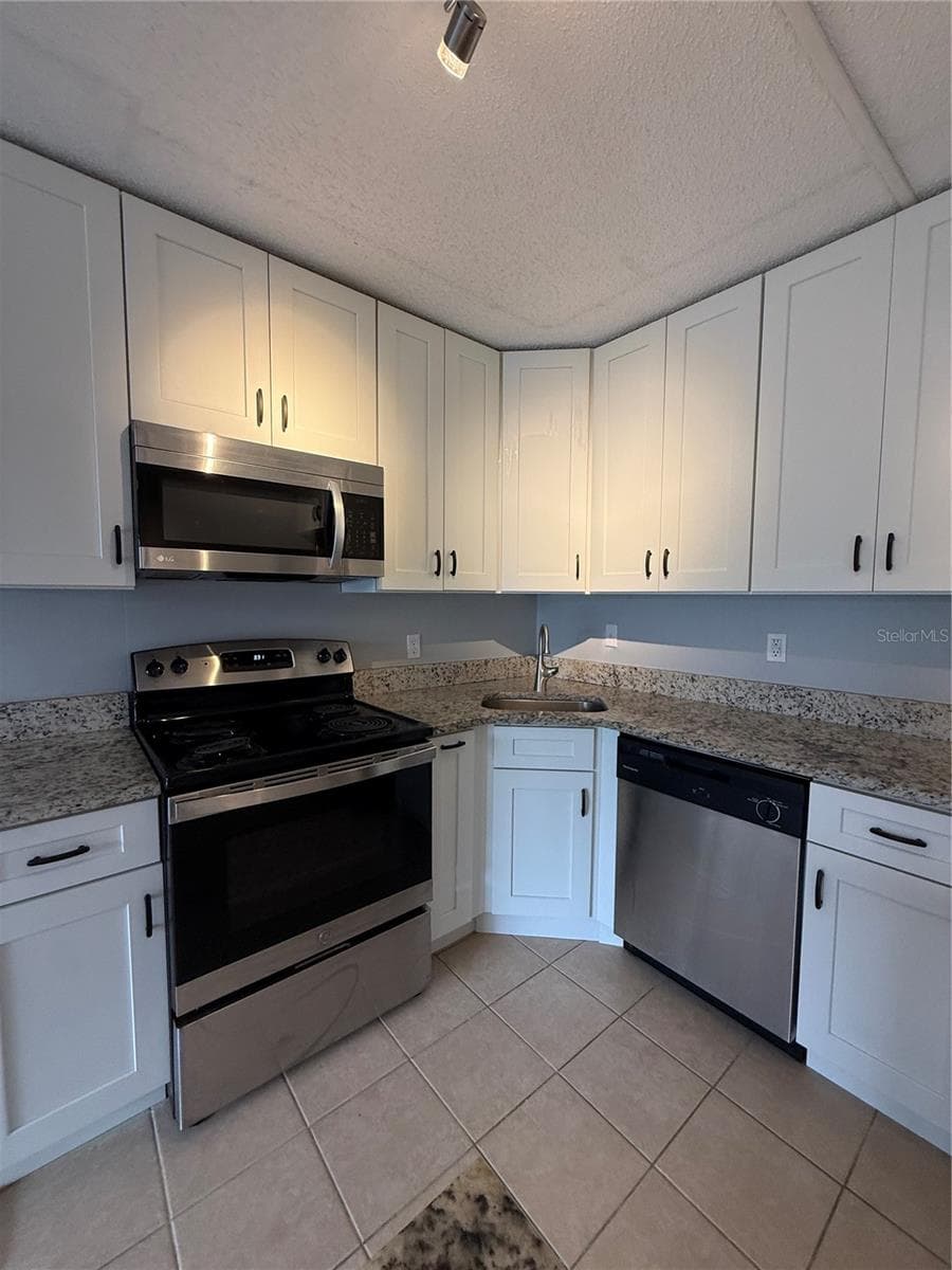 927 PINE RIDGE CIRCLE — photo 5 of 19