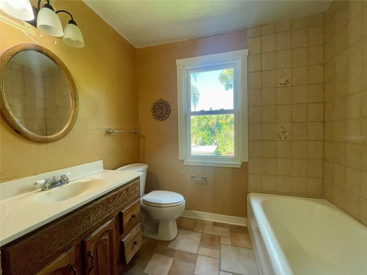 688 ALCAZAR AVENUE — photo 29 of 40