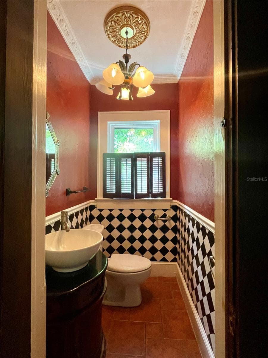 688 ALCAZAR AVENUE — photo 19 of 40