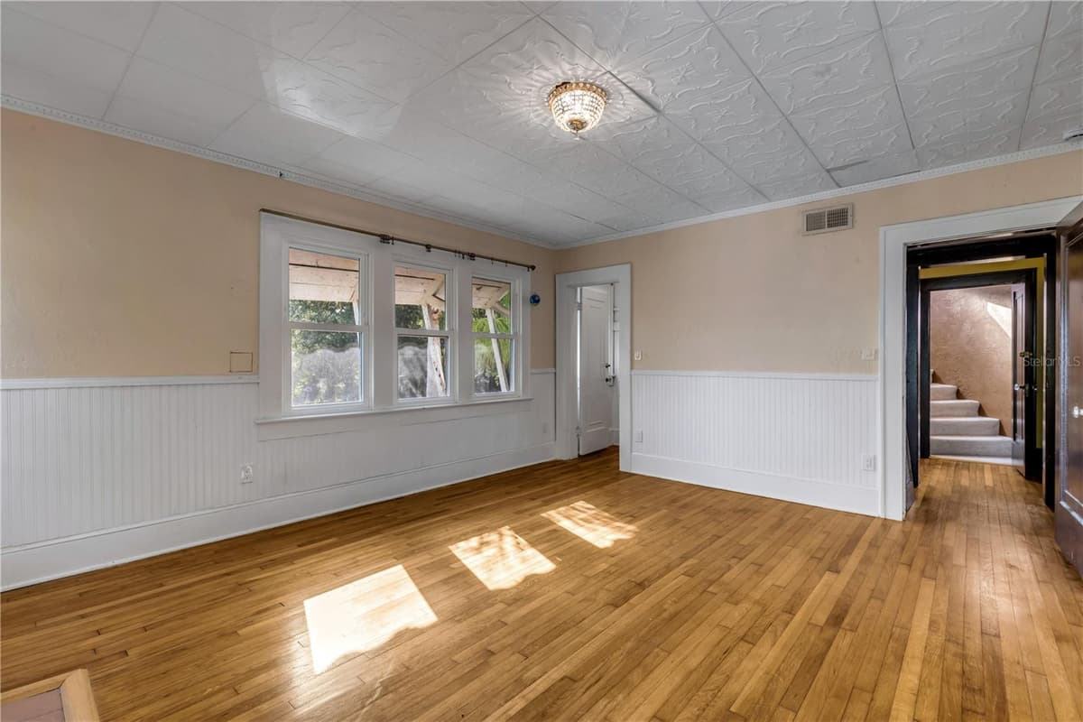 688 ALCAZAR AVENUE — photo 23 of 40