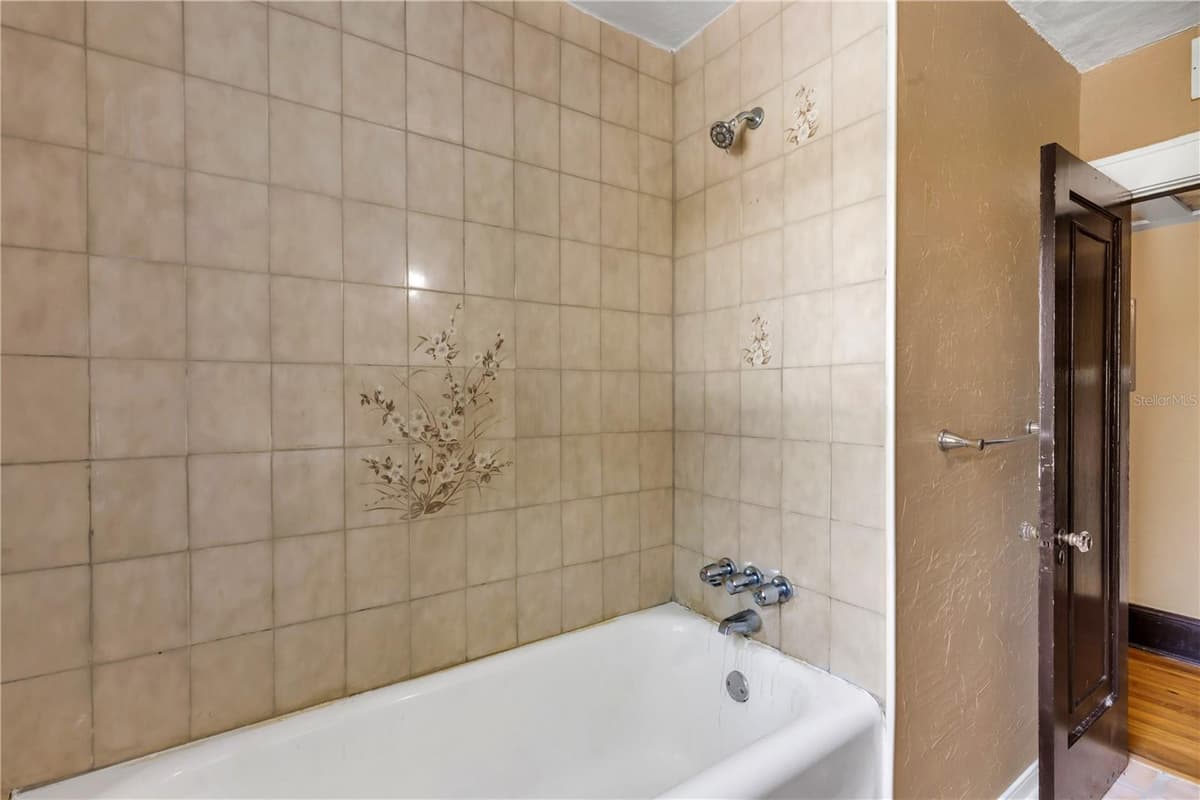 688 ALCAZAR AVENUE — photo 28 of 40