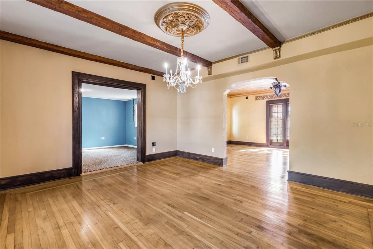 688 ALCAZAR AVENUE — photo 13 of 40