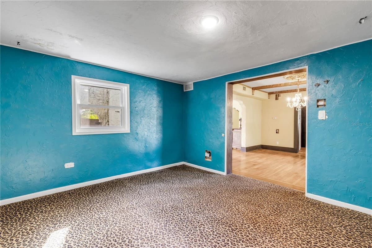 688 ALCAZAR AVENUE — photo 17 of 40