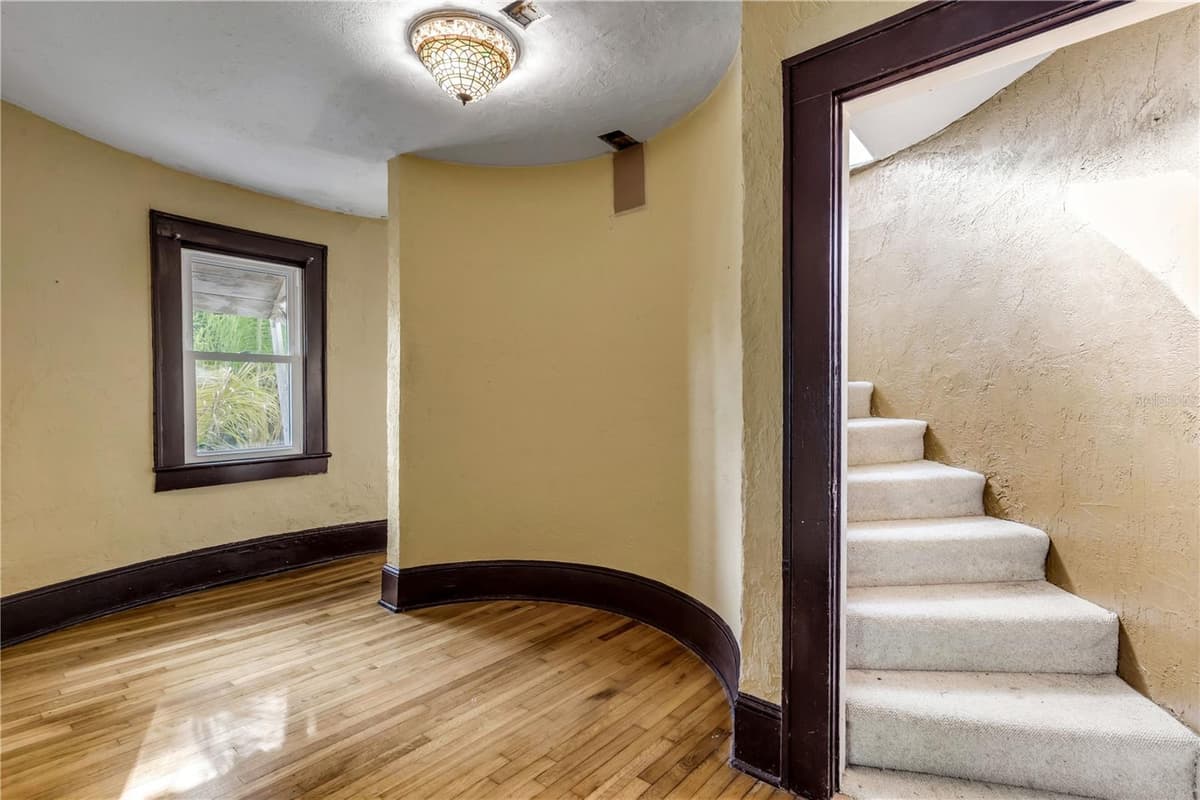 688 ALCAZAR AVENUE — photo 31 of 40