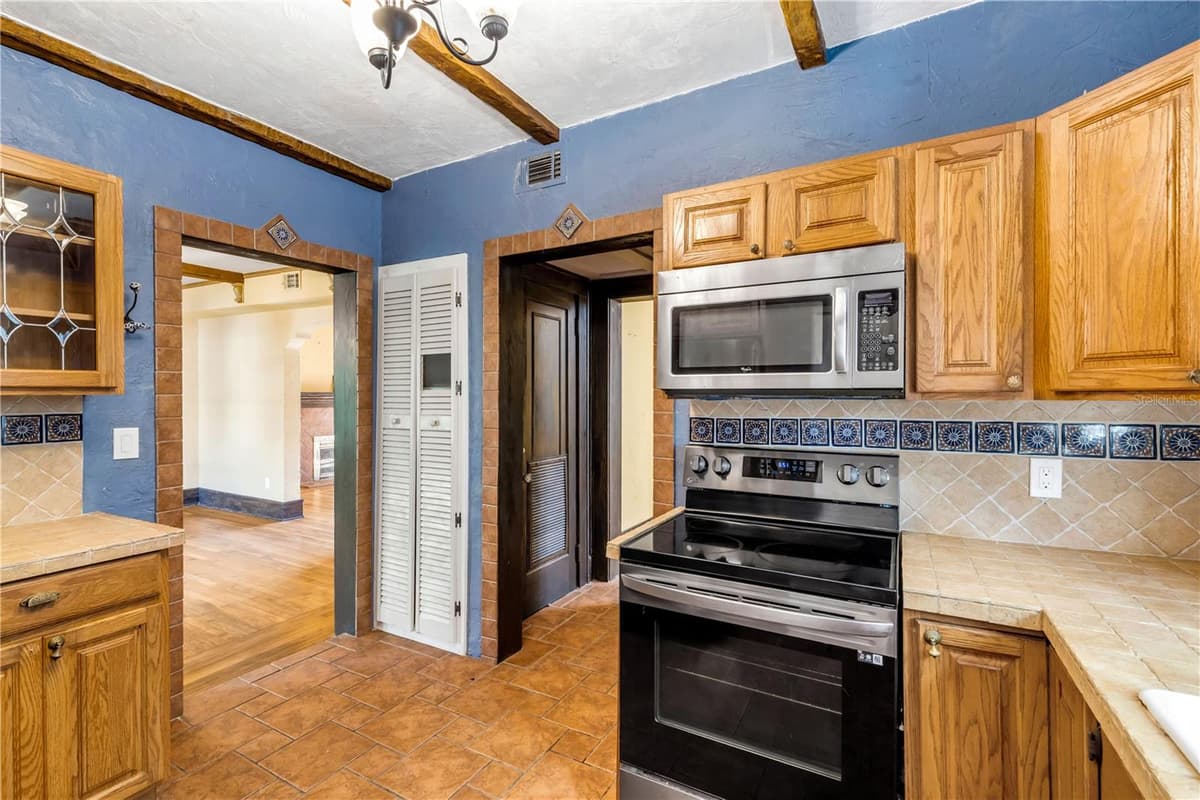 688 ALCAZAR AVENUE — photo 16 of 40