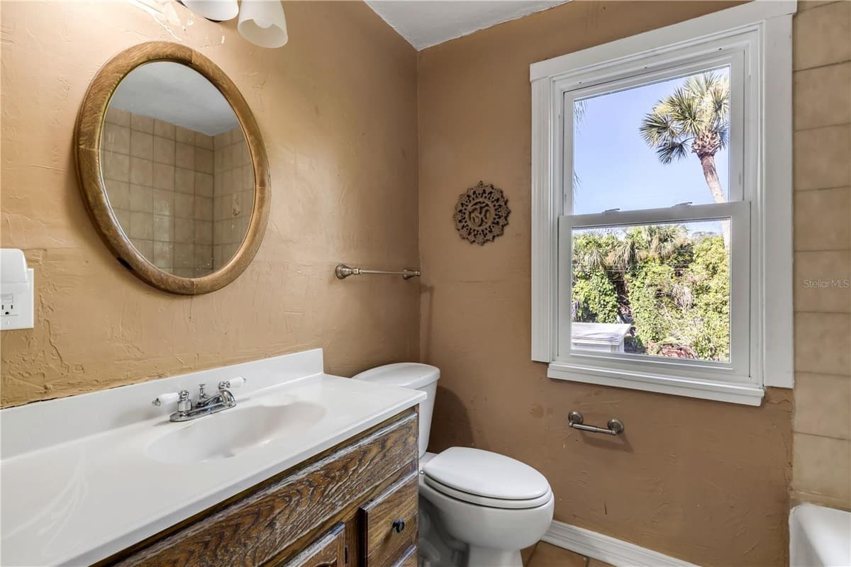688 ALCAZAR AVENUE — photo 27 of 40