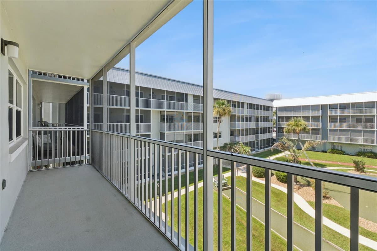315 CAUSEWAY — photo 18 of 43