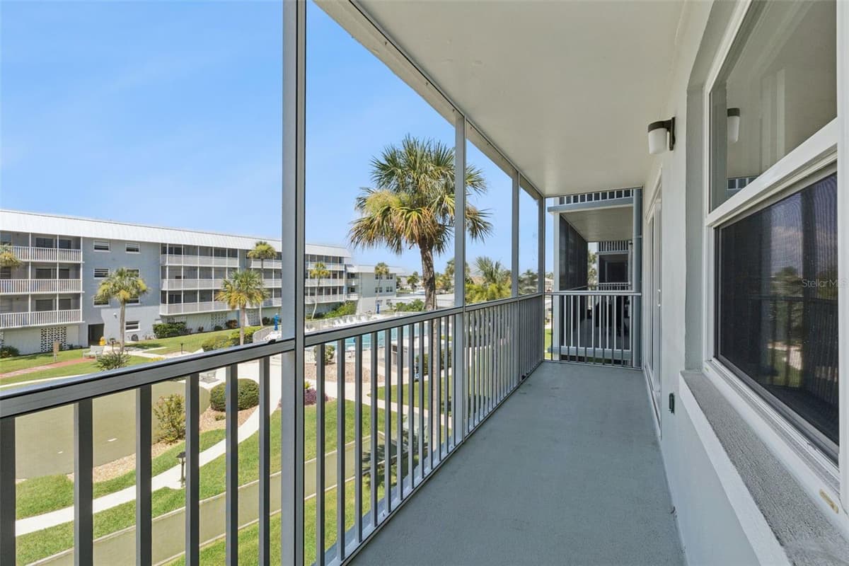315 CAUSEWAY — photo 2 of 43