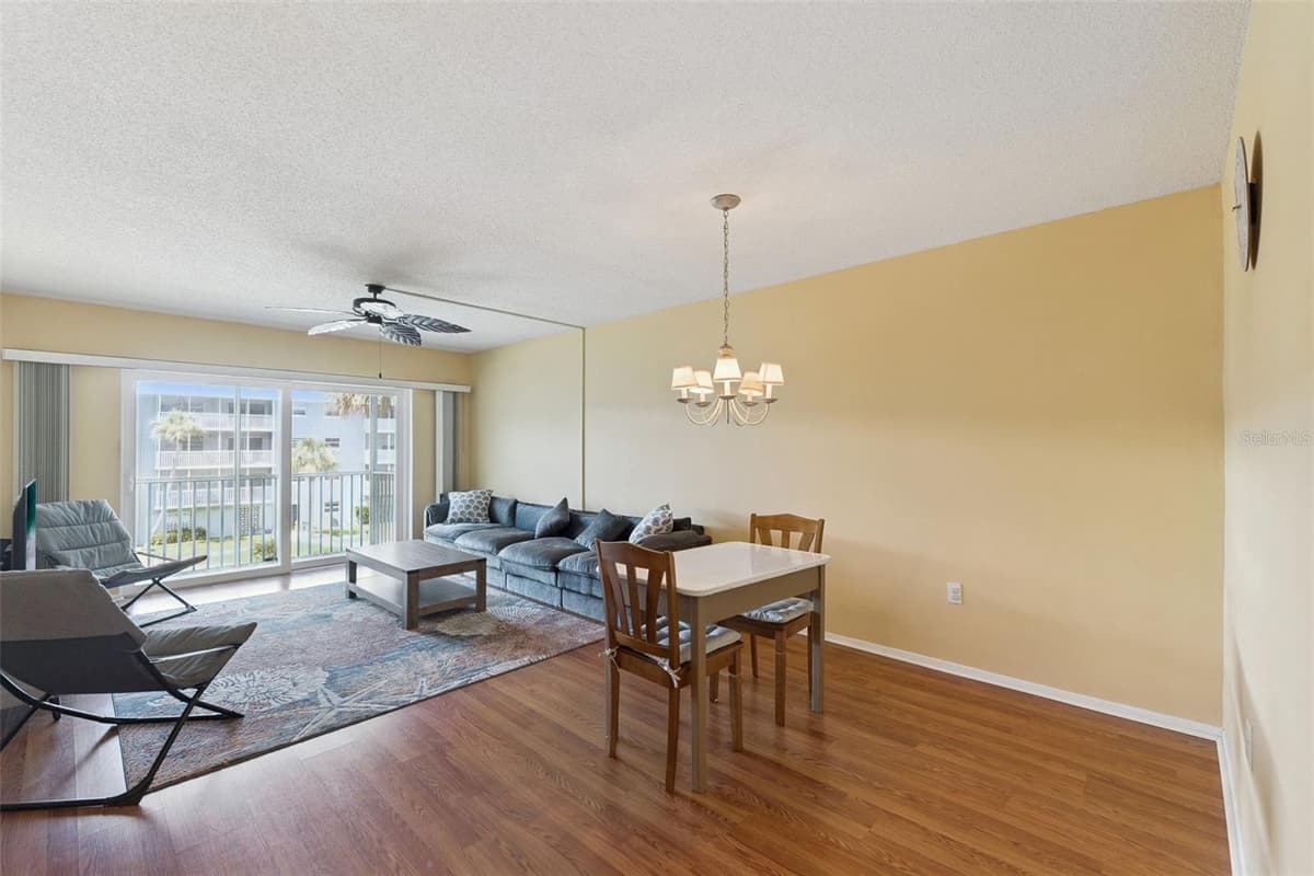 315 CAUSEWAY — photo 13 of 43