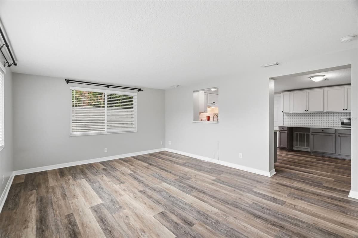 4247 GULFSHORE COURT — photo 14 of 36