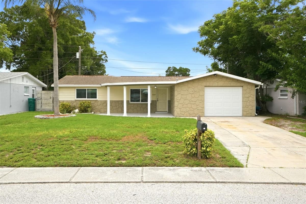 4247 GULFSHORE COURT — photo 2 of 36
