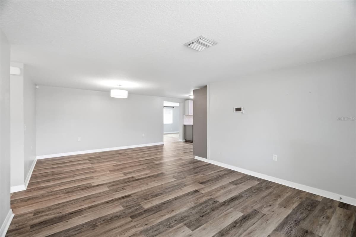 4247 GULFSHORE COURT — photo 7 of 36