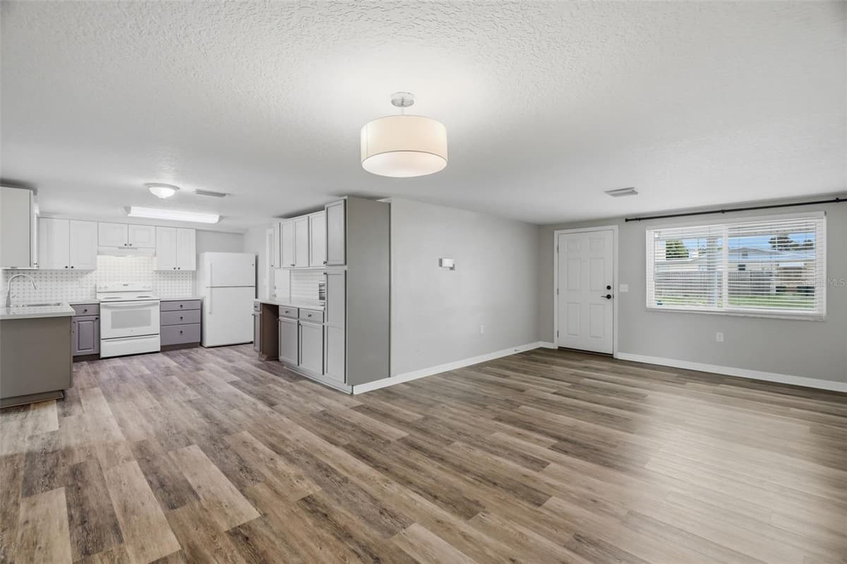 4247 GULFSHORE COURT — photo 10 of 36