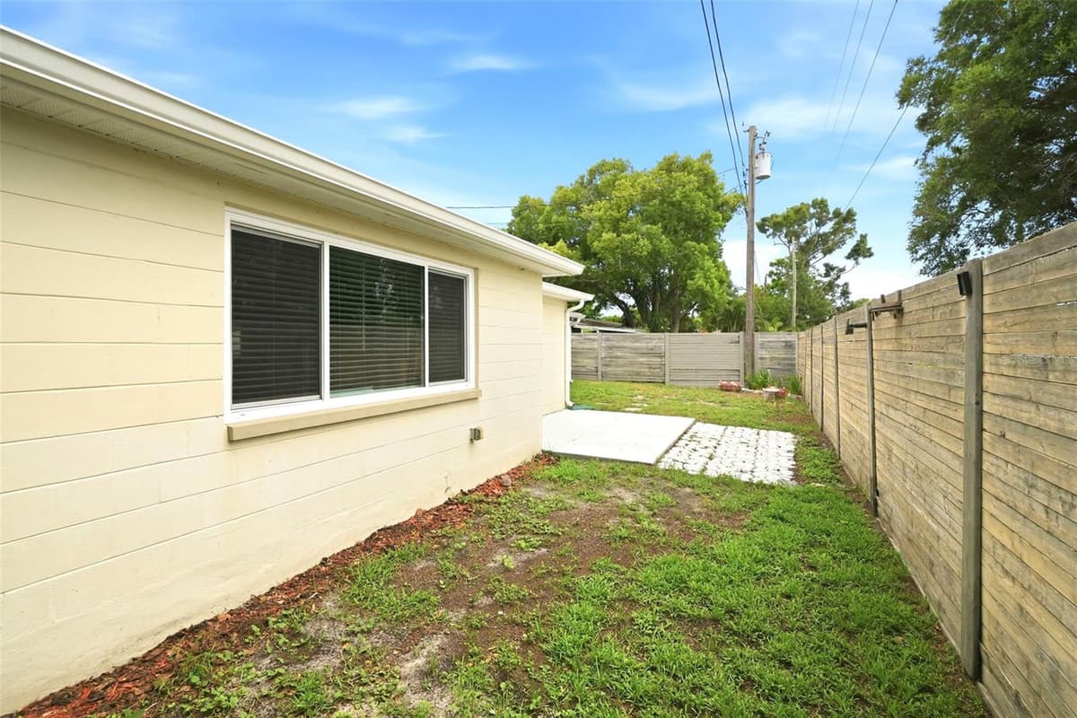4247 GULFSHORE COURT — photo 34 of 36