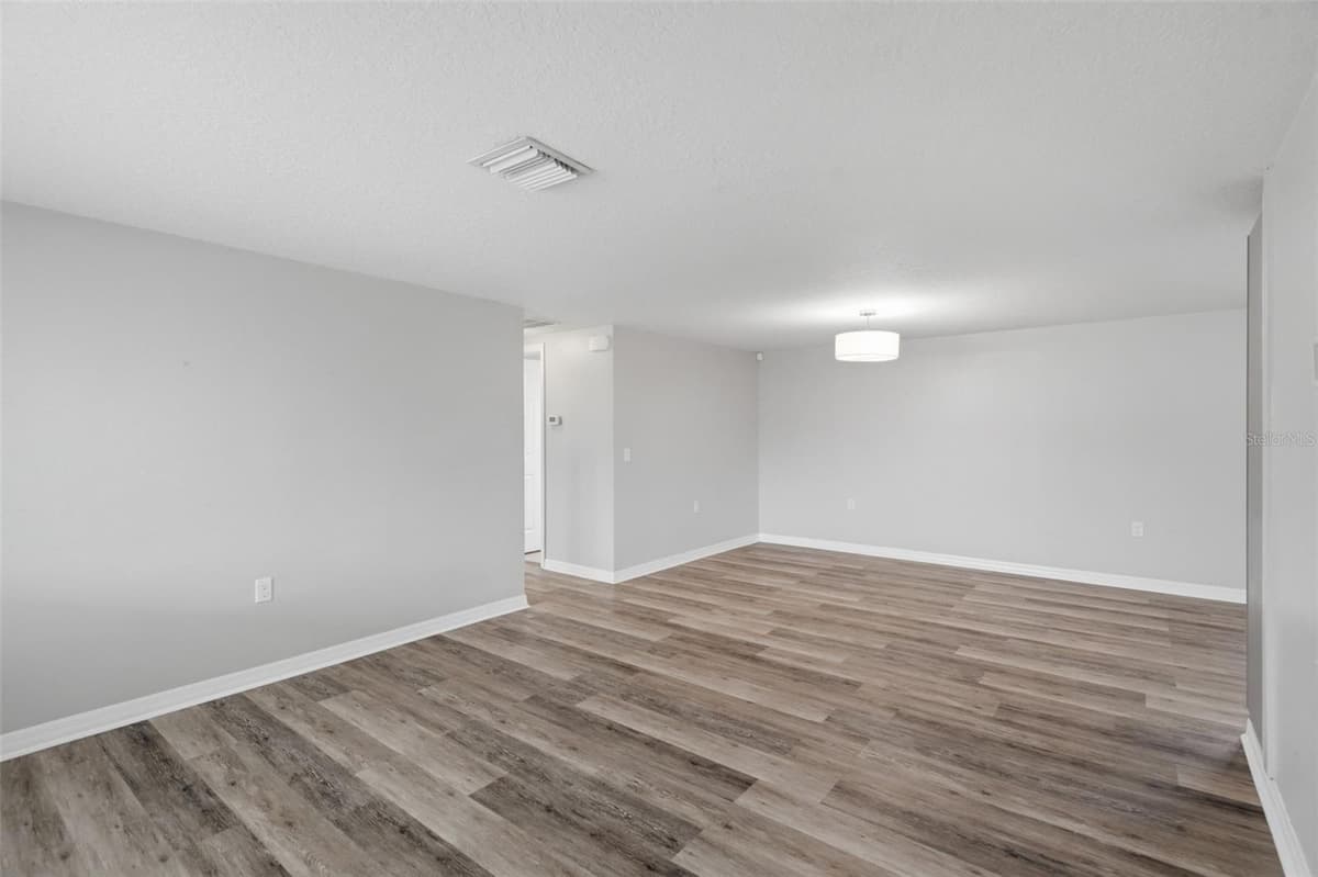 4247 GULFSHORE COURT — photo 6 of 36