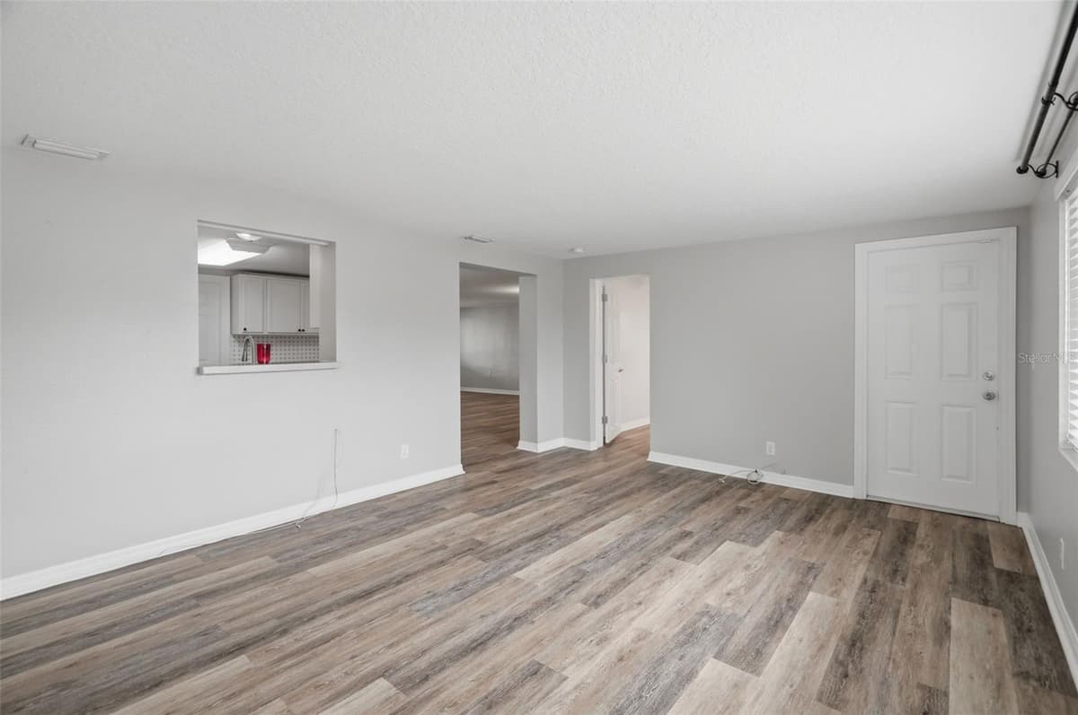 4247 GULFSHORE COURT — photo 17 of 36