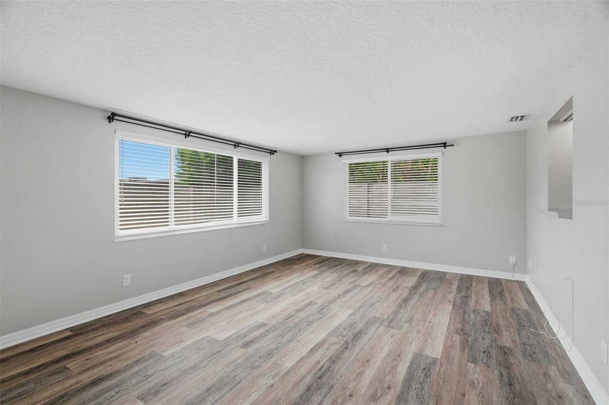 4247 GULFSHORE COURT — photo 16 of 36
