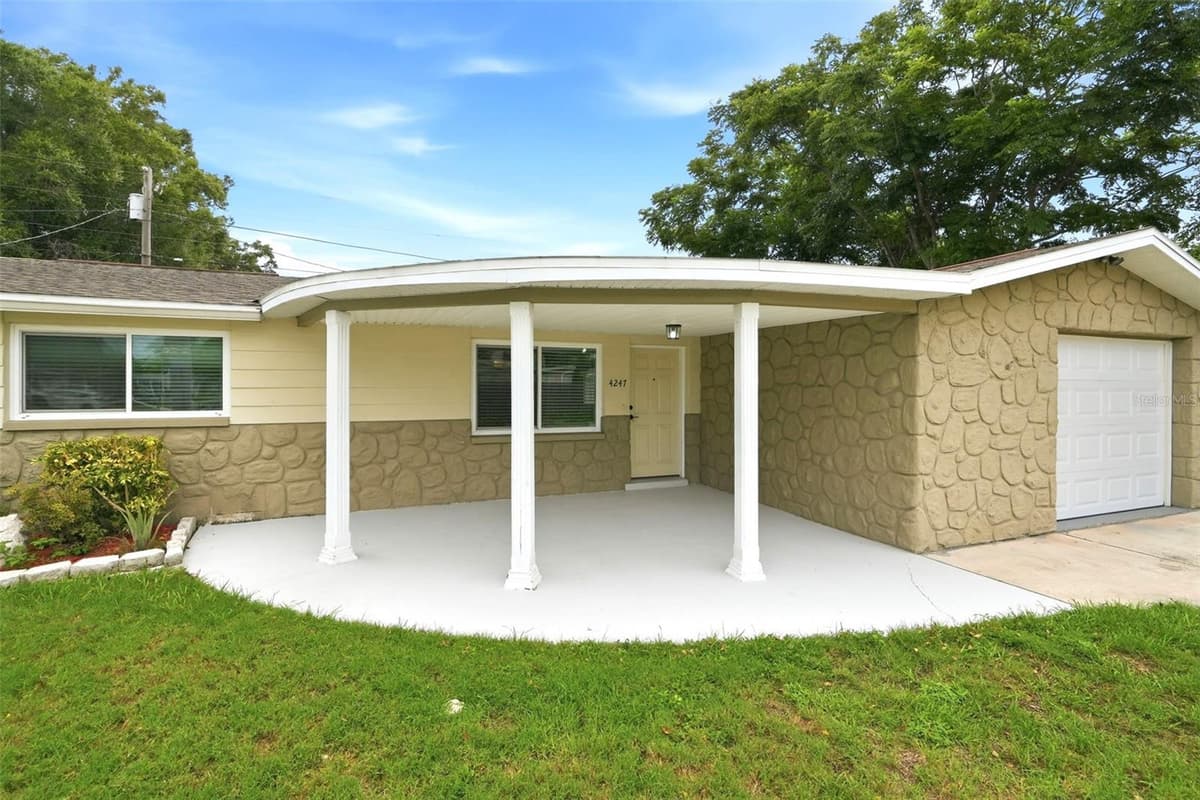 4247 GULFSHORE COURT — photo 3 of 36