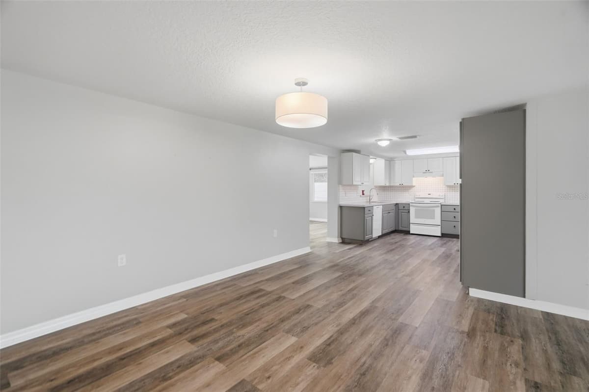 4247 GULFSHORE COURT — photo 8 of 36