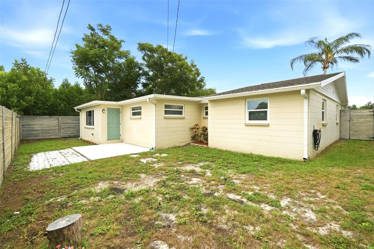 4247 GULFSHORE COURT — photo 33 of 36