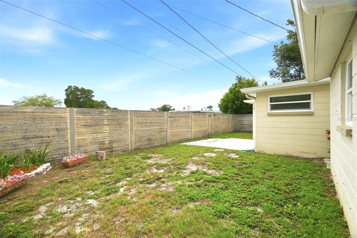 4247 GULFSHORE COURT — photo 31 of 36