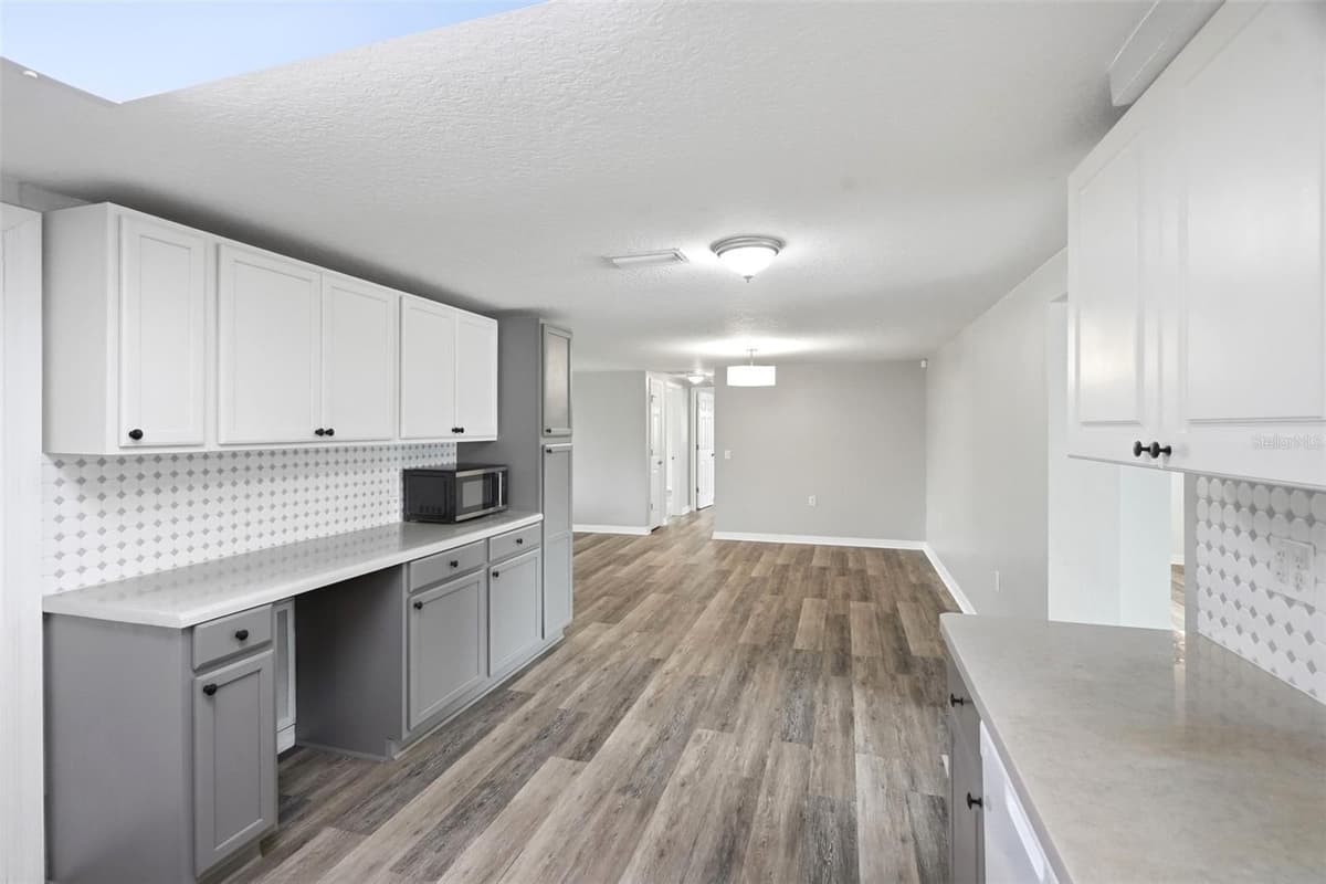 4247 GULFSHORE COURT — photo 18 of 36