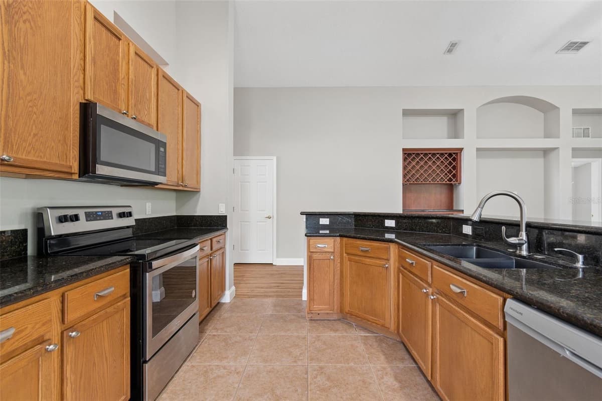 3526 MORGANS BLUFF COURT — photo 9 of 64