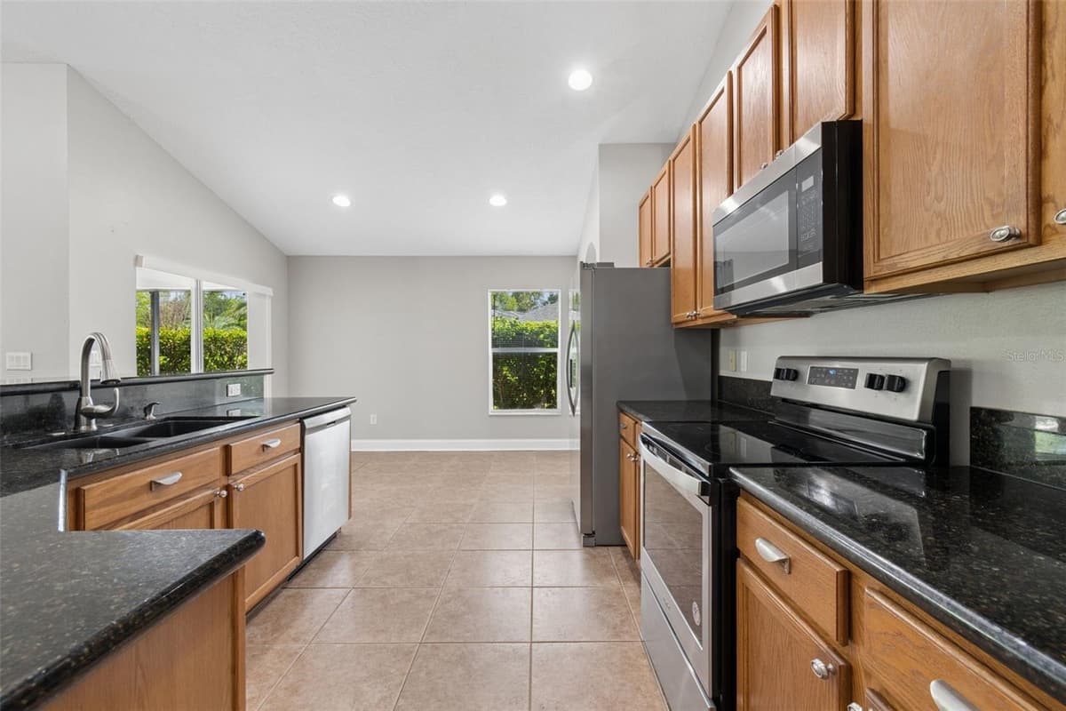 3526 MORGANS BLUFF COURT — photo 12 of 64