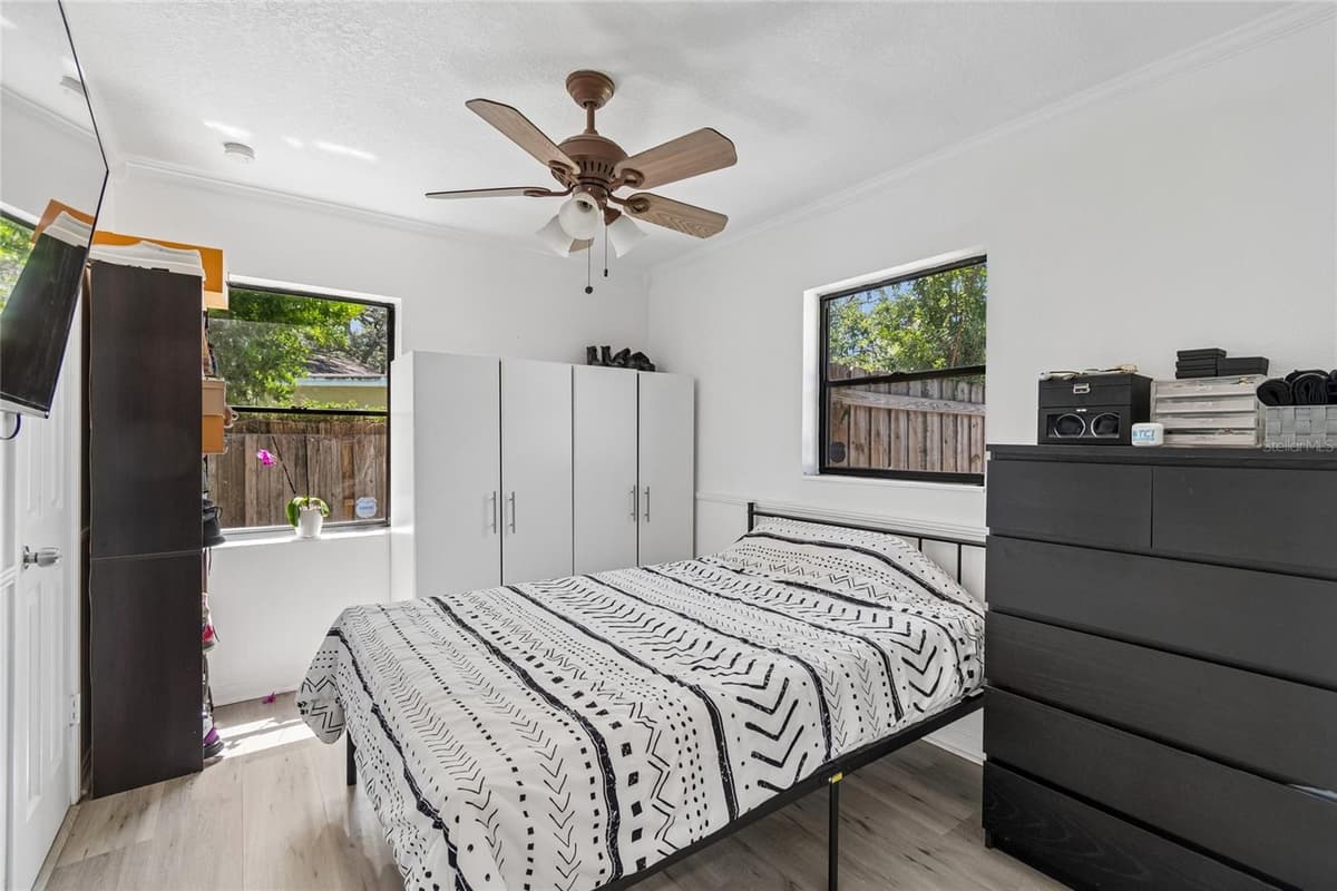 1904 MEADOWBROOK AVENUE — photo 11 of 35