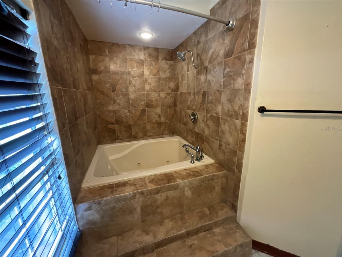 1302 NORWICK DRIVE — photo 8 of 21