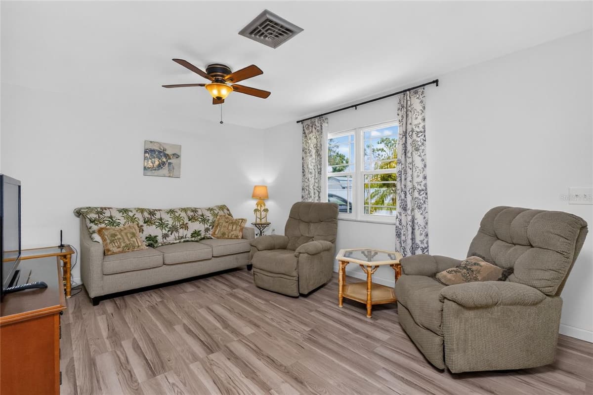 9435 BREWTON AVENUE — photo 8 of 61