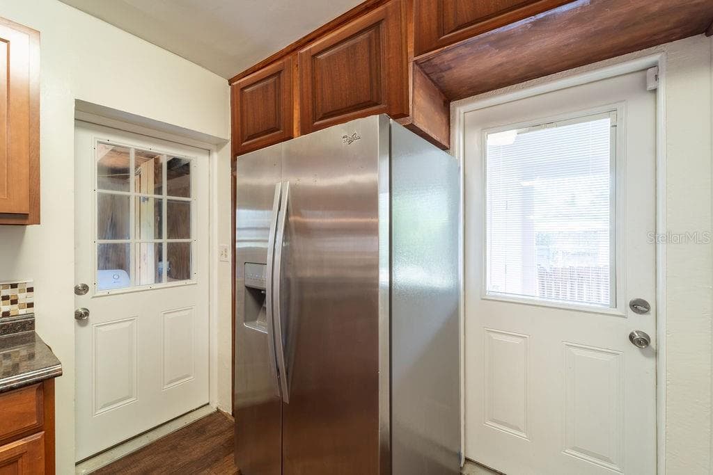 686 KENTUCKY AVENUE — photo 11 of 41