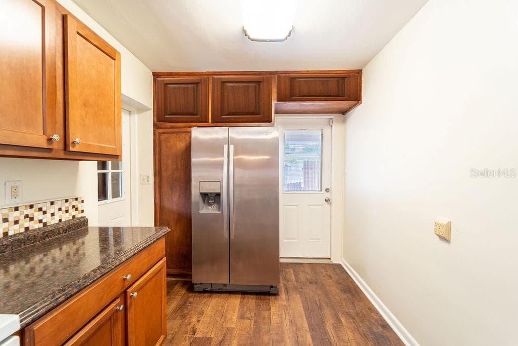 686 KENTUCKY AVENUE — photo 10 of 41