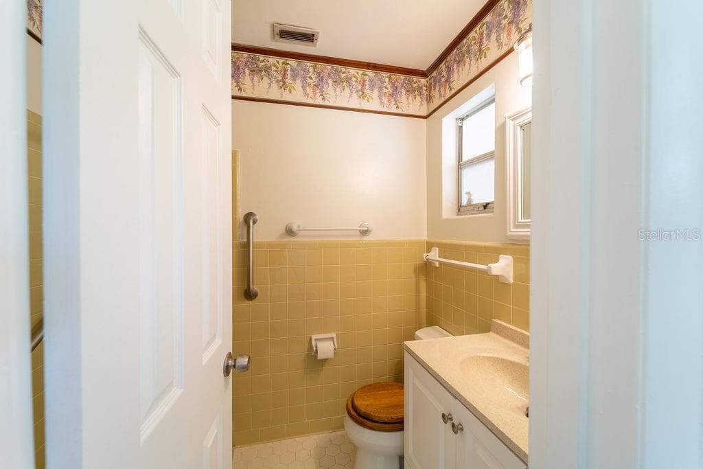 686 KENTUCKY AVENUE — photo 23 of 41