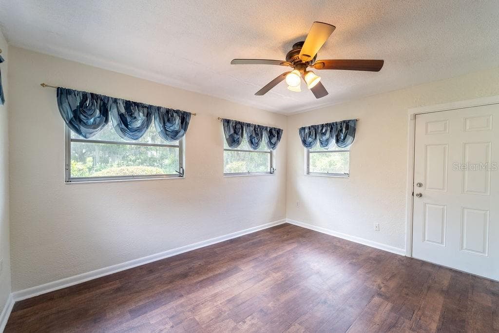 686 KENTUCKY AVENUE — photo 15 of 41