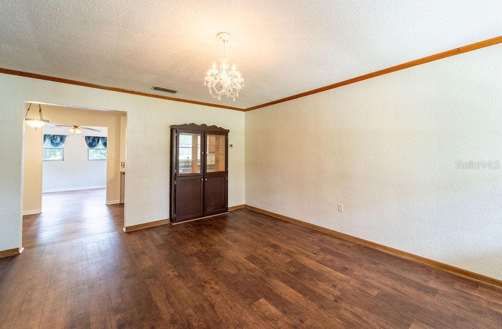 686 KENTUCKY AVENUE — photo 4 of 41