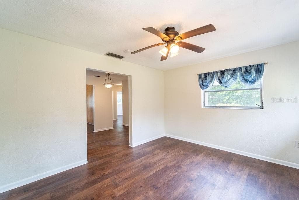 686 KENTUCKY AVENUE — photo 17 of 41