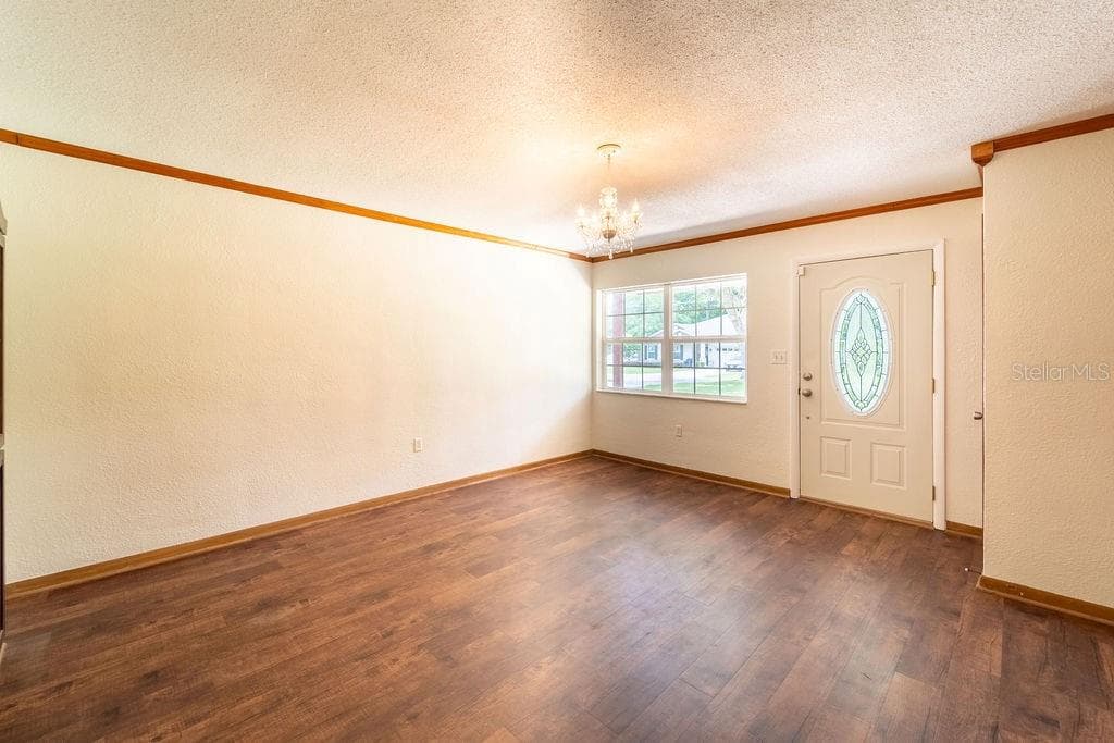 686 KENTUCKY AVENUE — photo 5 of 41