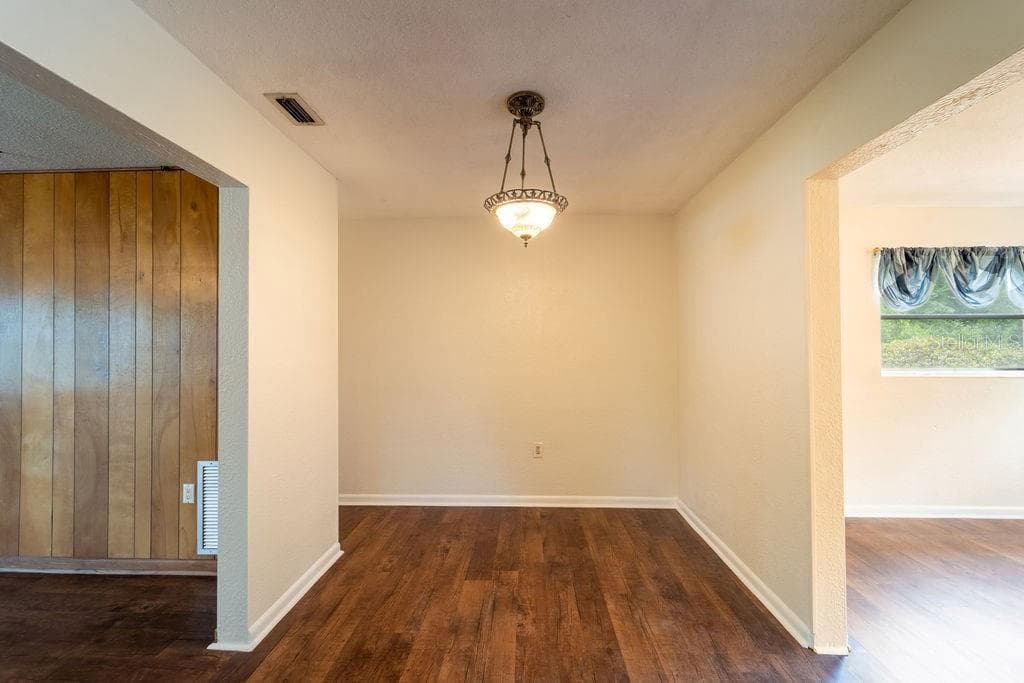686 KENTUCKY AVENUE — photo 6 of 41