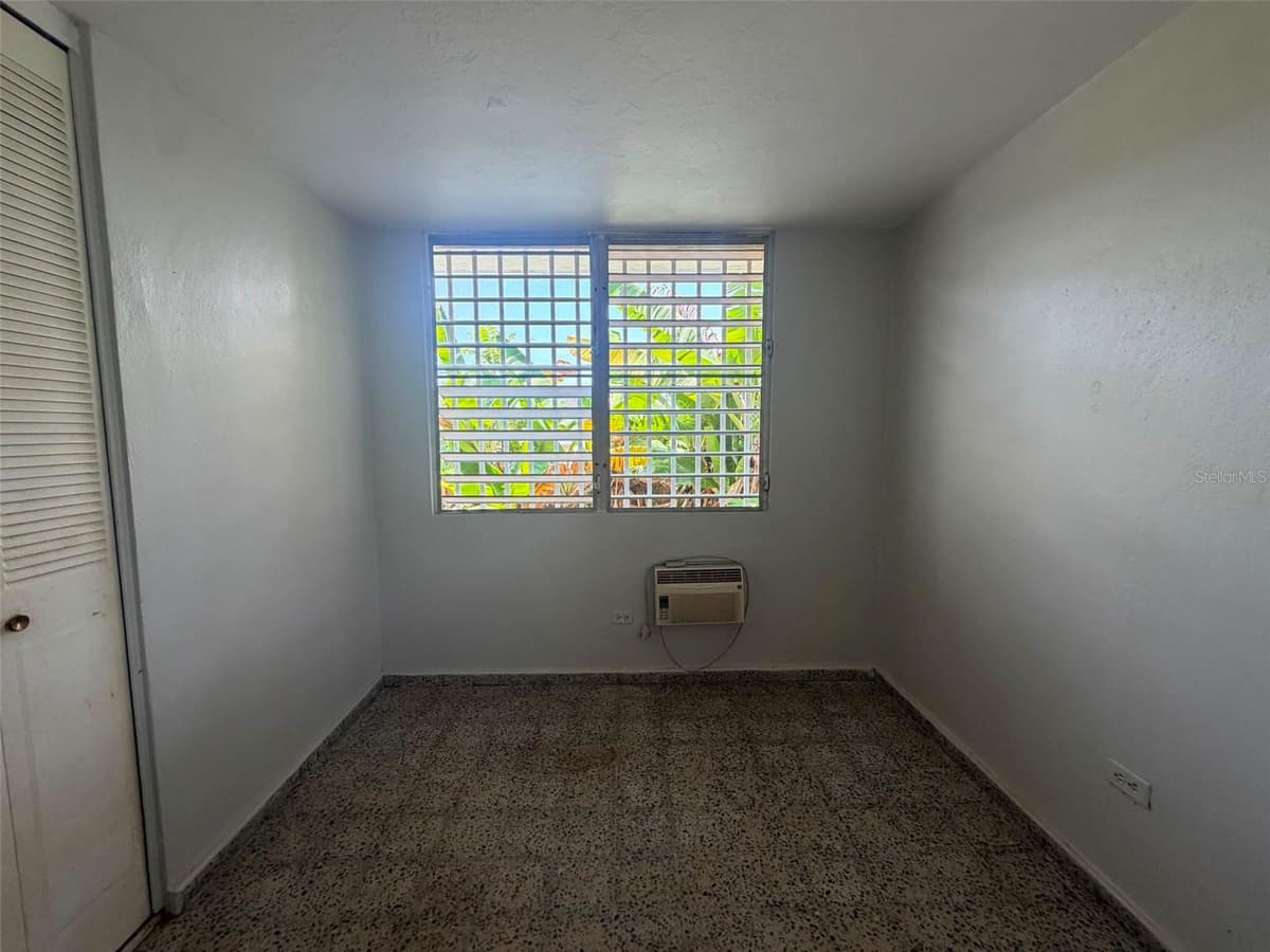 CLL. 18 FIGUERAS — photo 11 of 17