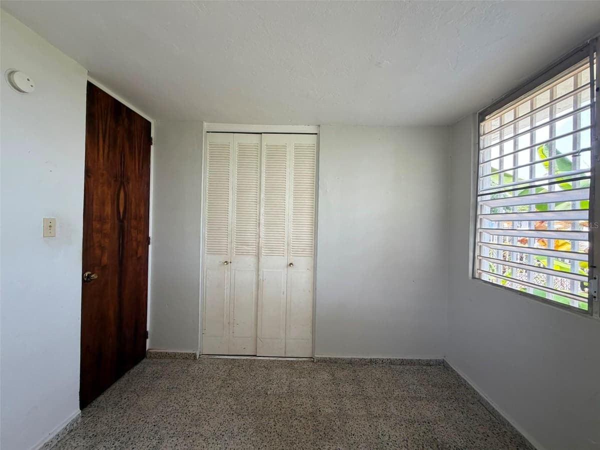 CLL. 18 FIGUERAS — photo 14 of 17