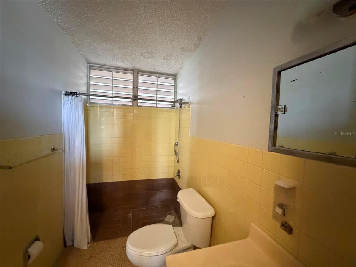 CLL. 18 FIGUERAS — photo 10 of 17