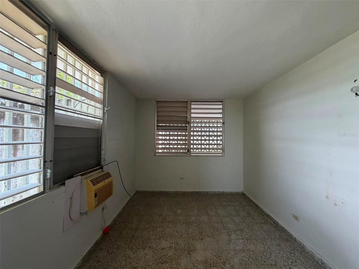 CLL. 18 FIGUERAS — photo 15 of 17