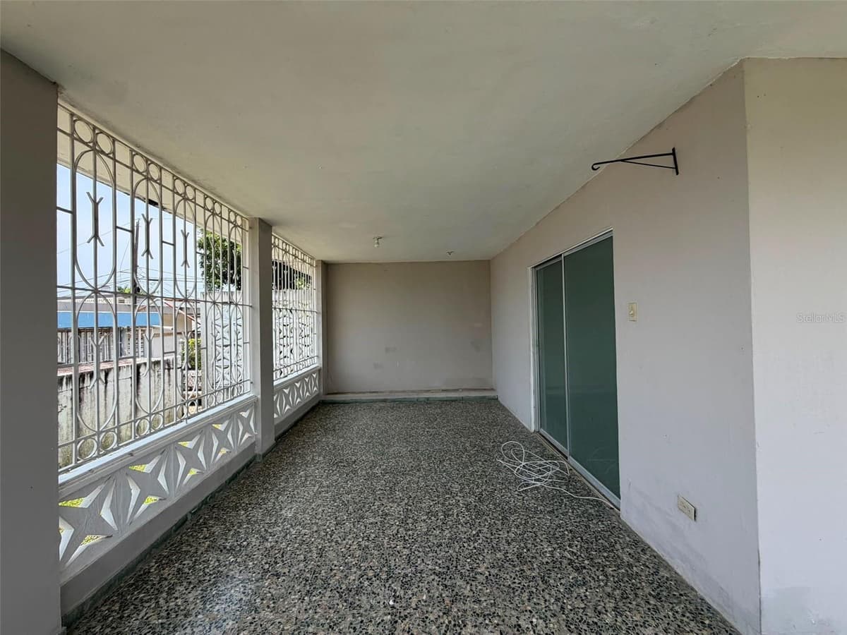 CLL. 18 FIGUERAS — photo 4 of 17