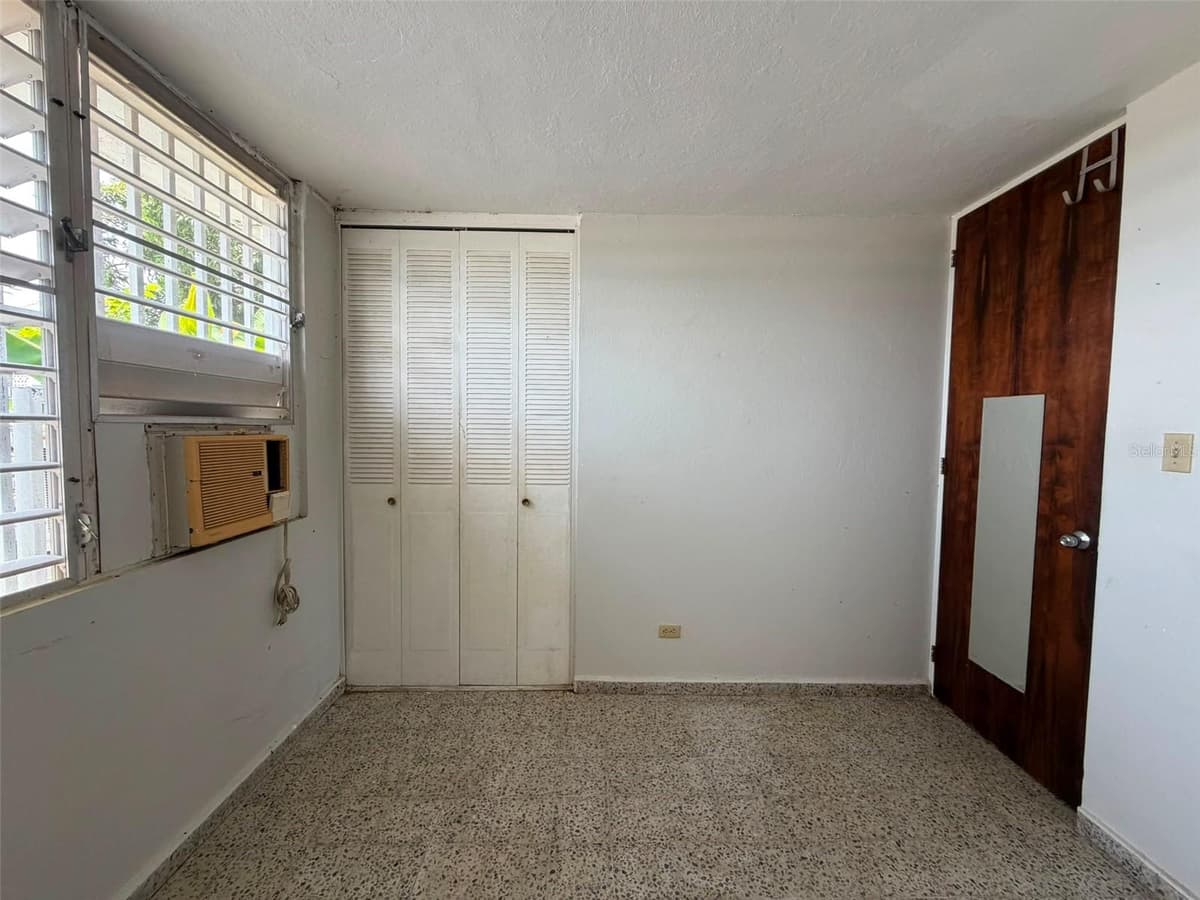 CLL. 18 FIGUERAS — photo 12 of 17