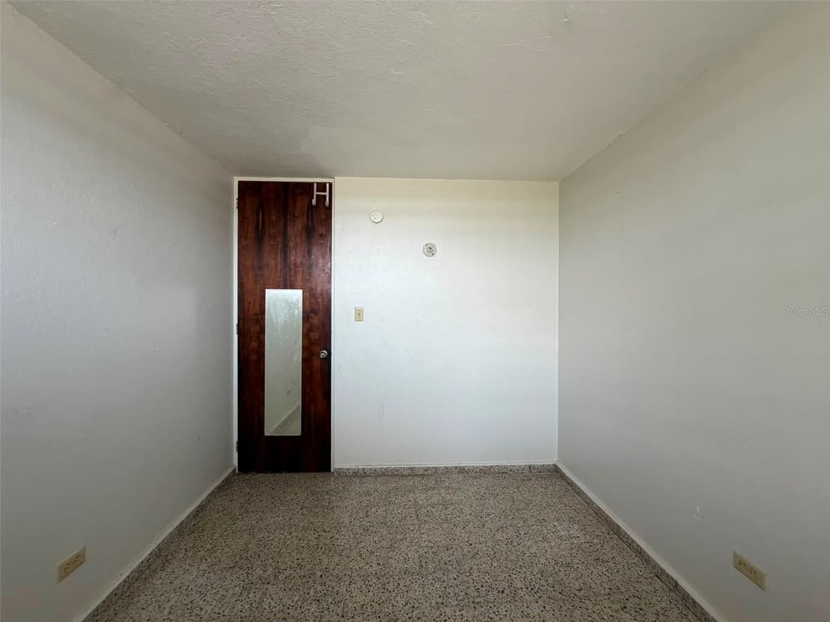 CLL. 18 FIGUERAS — photo 13 of 17