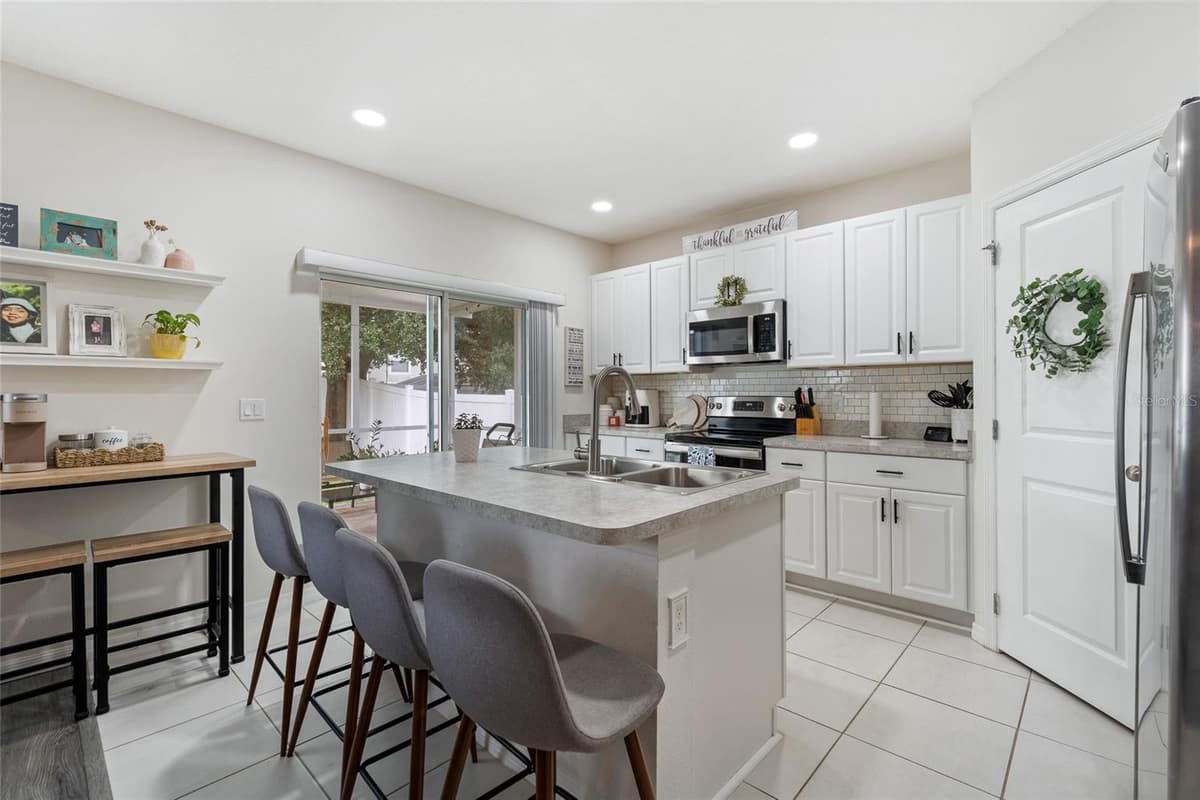 87 PRAIRIE FALCON DRIVE — photo 10 of 30