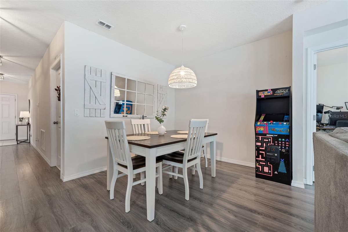 87 PRAIRIE FALCON DRIVE — photo 9 of 30