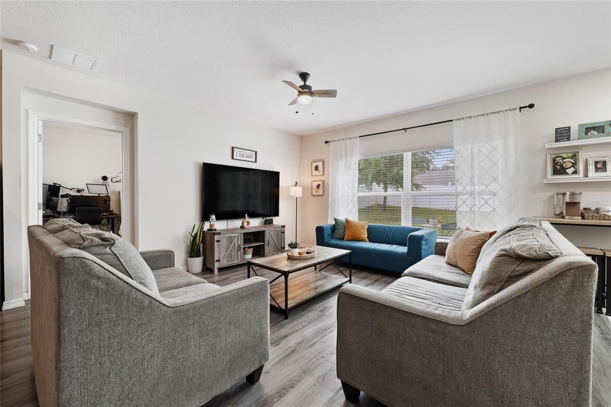 87 PRAIRIE FALCON DRIVE — photo 7 of 30