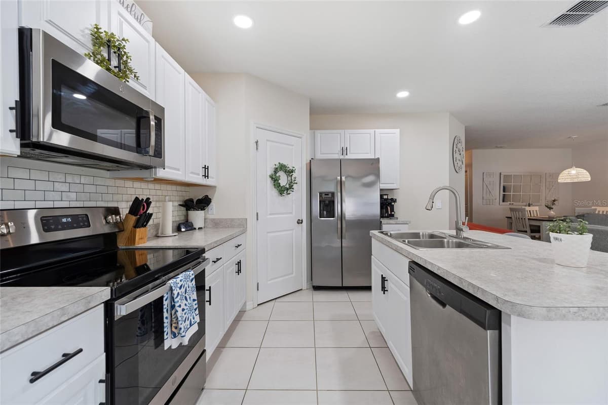87 PRAIRIE FALCON DRIVE — photo 12 of 30